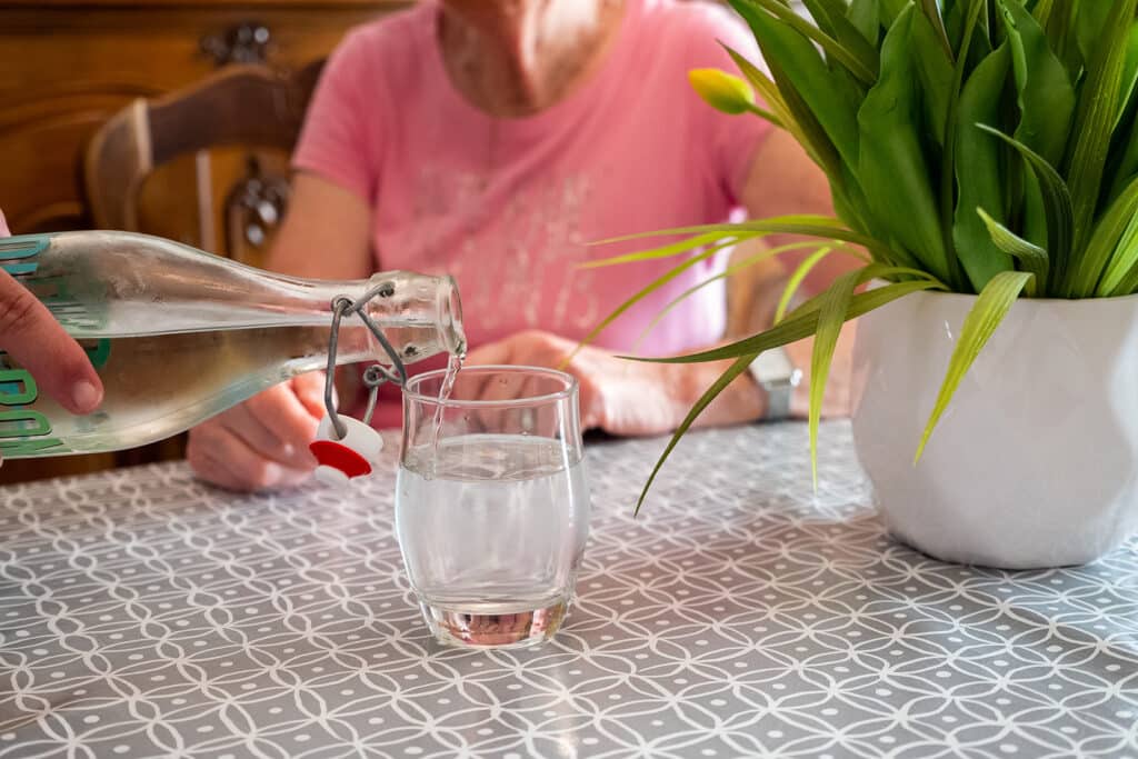 Quand préférer le maintien à domicile à la maison de retraite